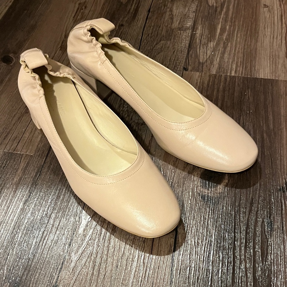 Everlane women’s 9.5 heels blush dreamy pink casual office workwear quiet luxury